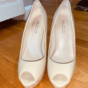 Aldo 5” Nude Pumps (Rhinestone bottom)